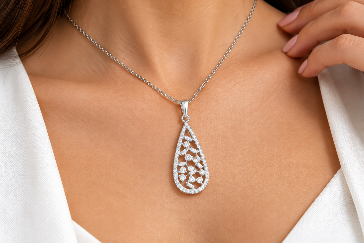 Teardrop Diamond Filigree Pendant in White Gold - Image 2
