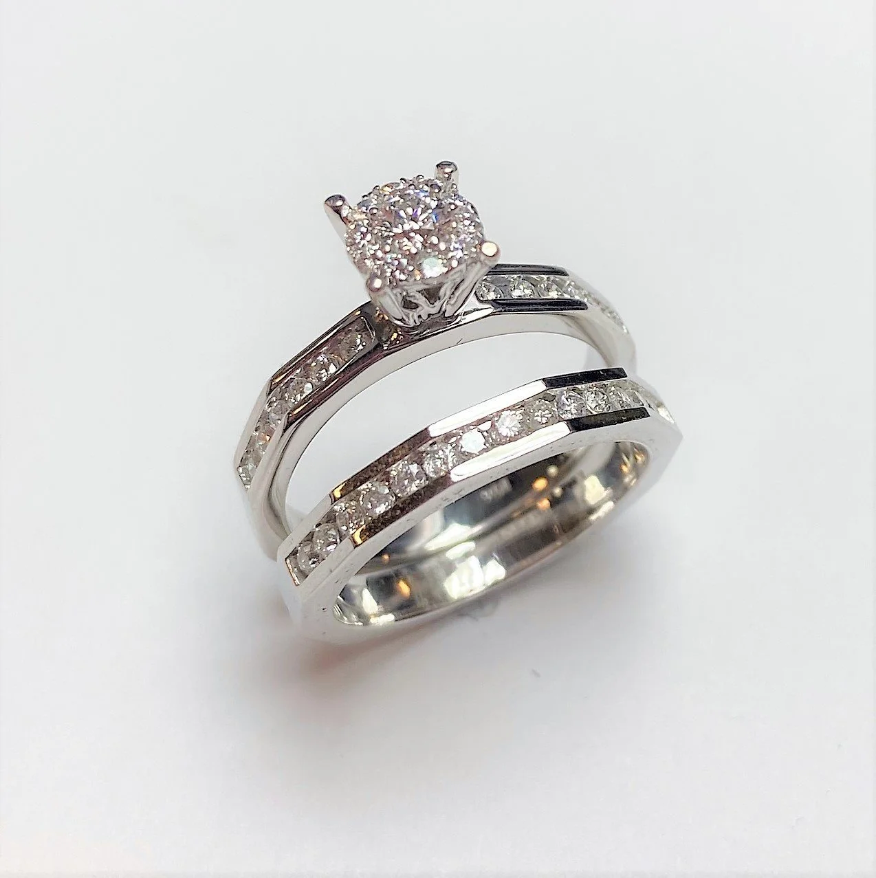 Round Diamond Cluster Bridal Ring Set