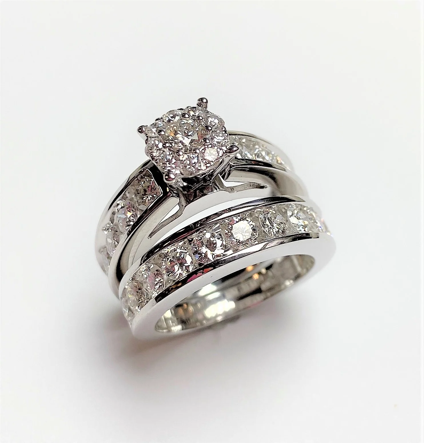 Round Diamond Cluster Bridal Ring Set